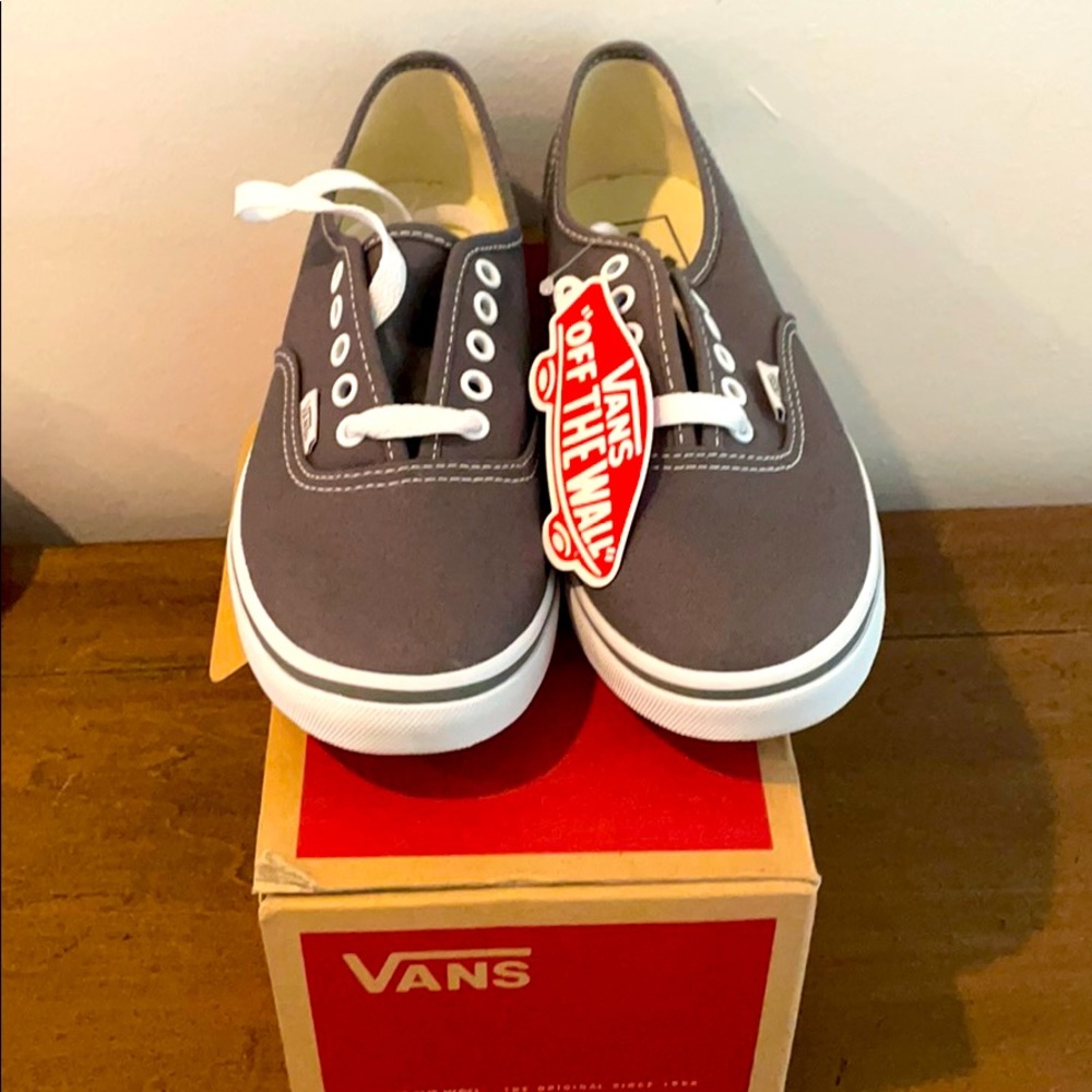 Vans never worn low sneakers